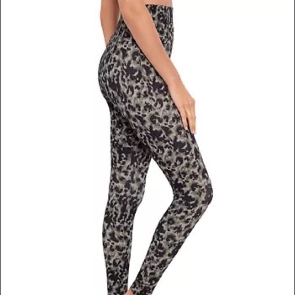 𝅺Miraclesuit Tummy-Control leggings - Picture 3 of 3